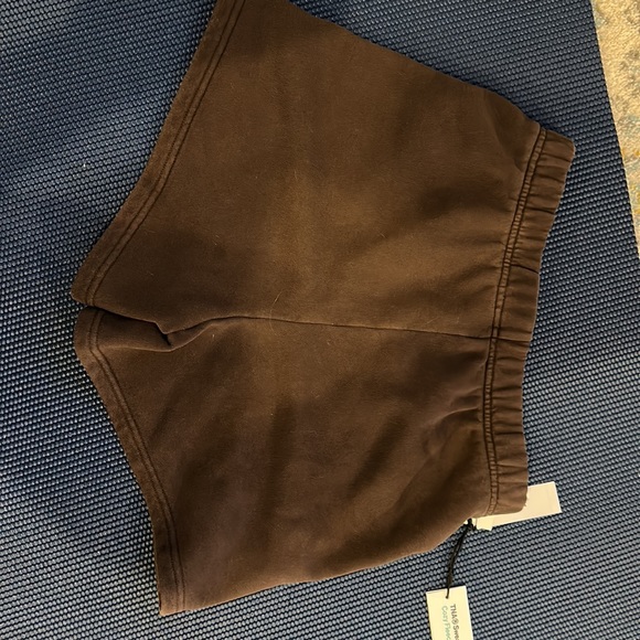 TNA by Aritizia Cozy Fleece Perfect Hi-Rise 3" Sweatshort. - Picture 9 of 9